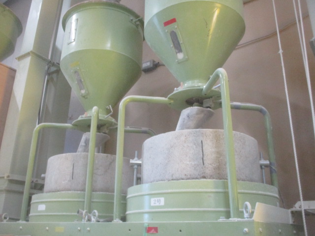 そば粉を製造する石臼挽き製法の仕組みとメリット