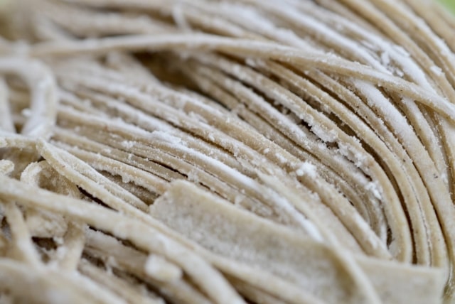 人気の国産そば粉をお探しなら「髙山製粉」のネットショップでお取り寄せ！